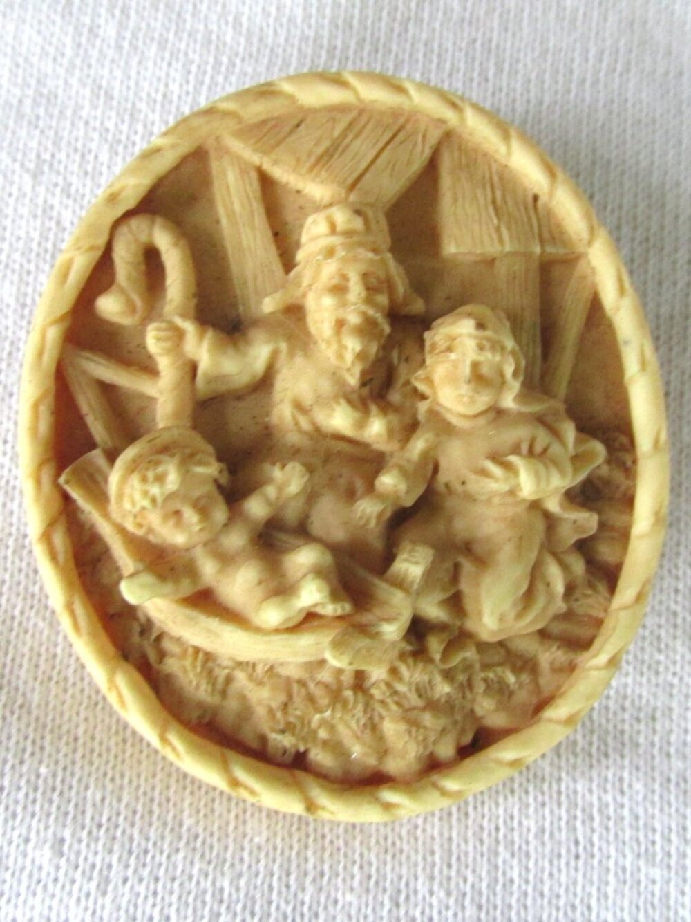 Vintage House of Lloyd Nativity Scene Beige Polyresin  Brooch 1995 Mother's Day
